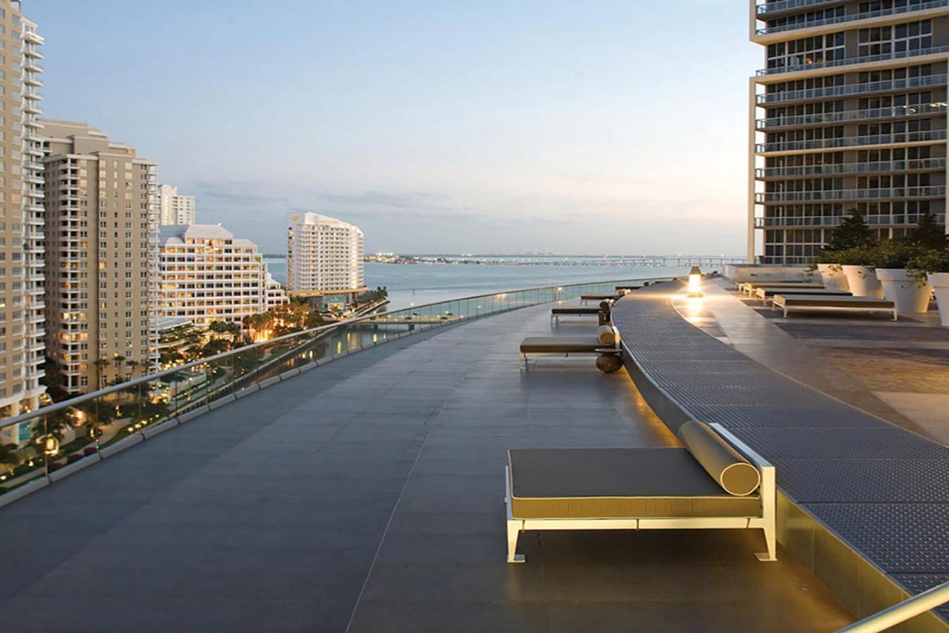 Luxurious Condo At Icon With Views Miami Bagian luar foto