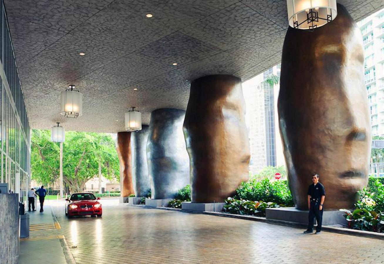 Luxurious Condo At Icon With Views Miami Bagian luar foto