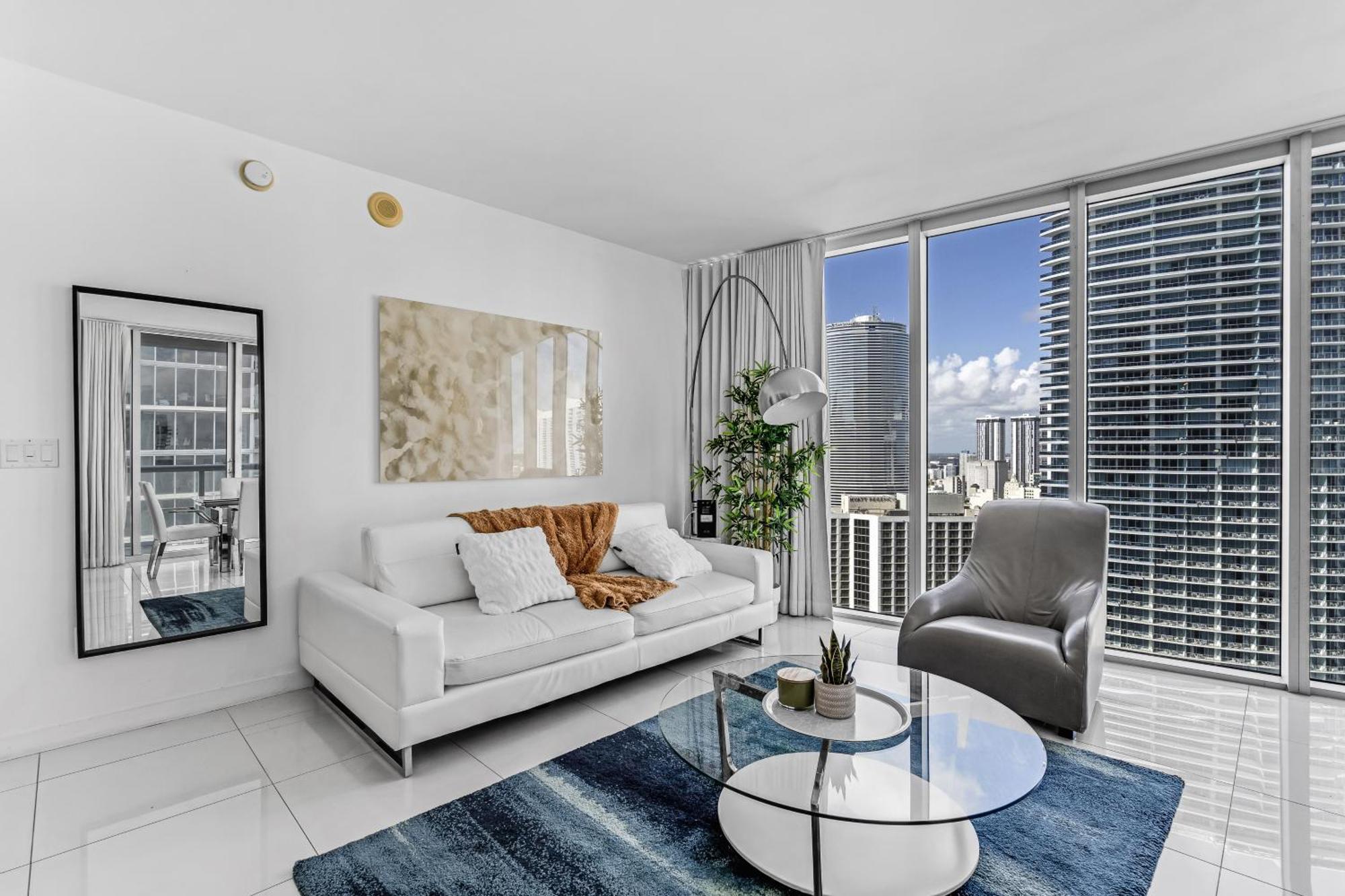 Luxurious Condo At Icon With Views Miami Bagian luar foto