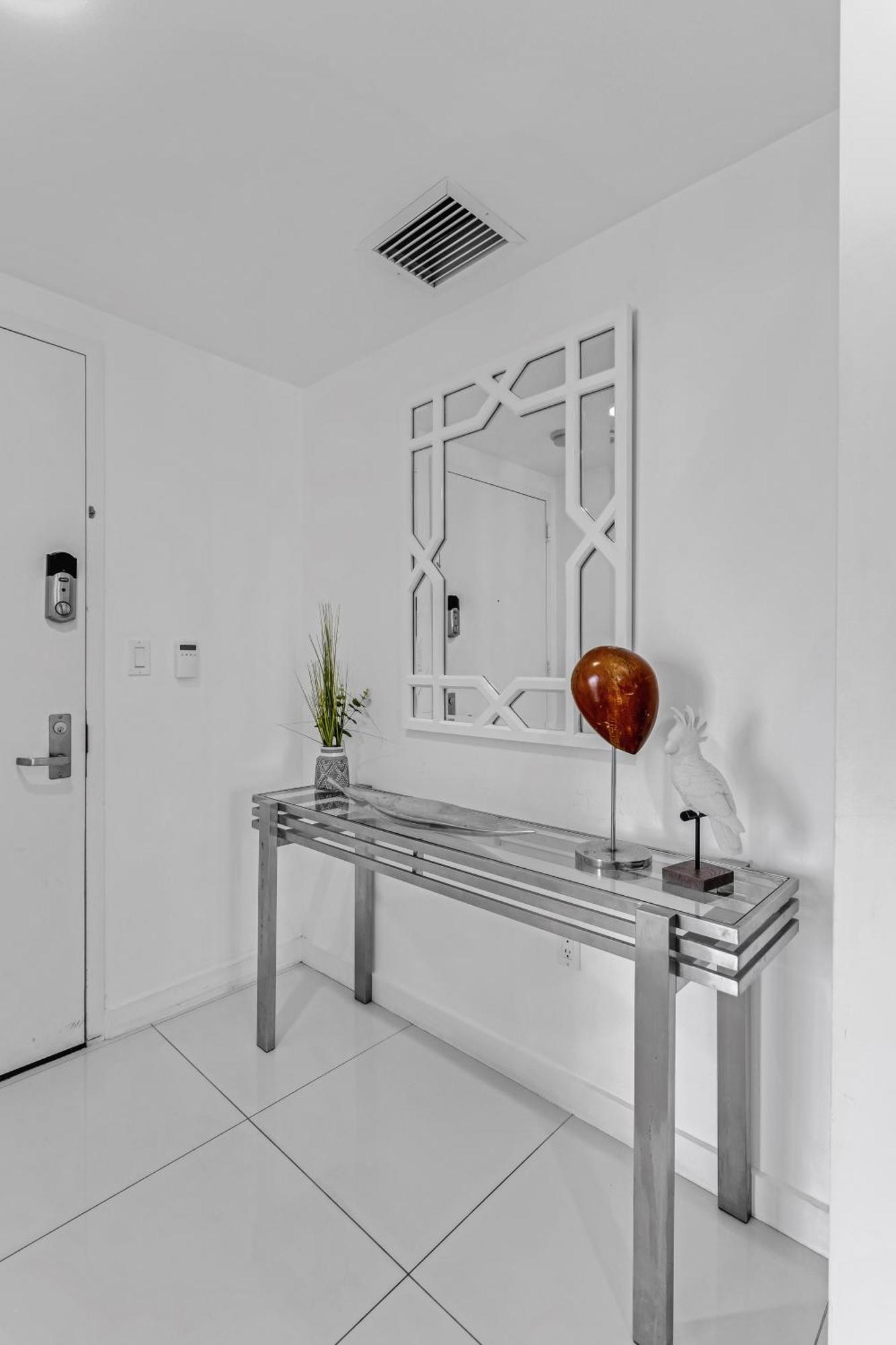 Luxurious Condo At Icon With Views Miami Bagian luar foto