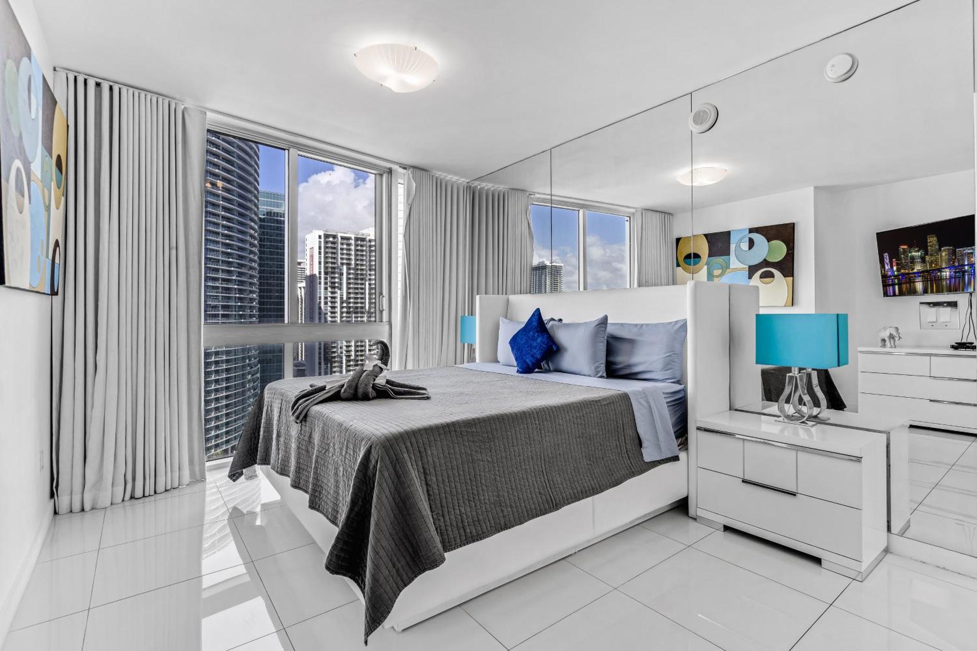 Luxurious Condo At Icon With Views Miami Bagian luar foto