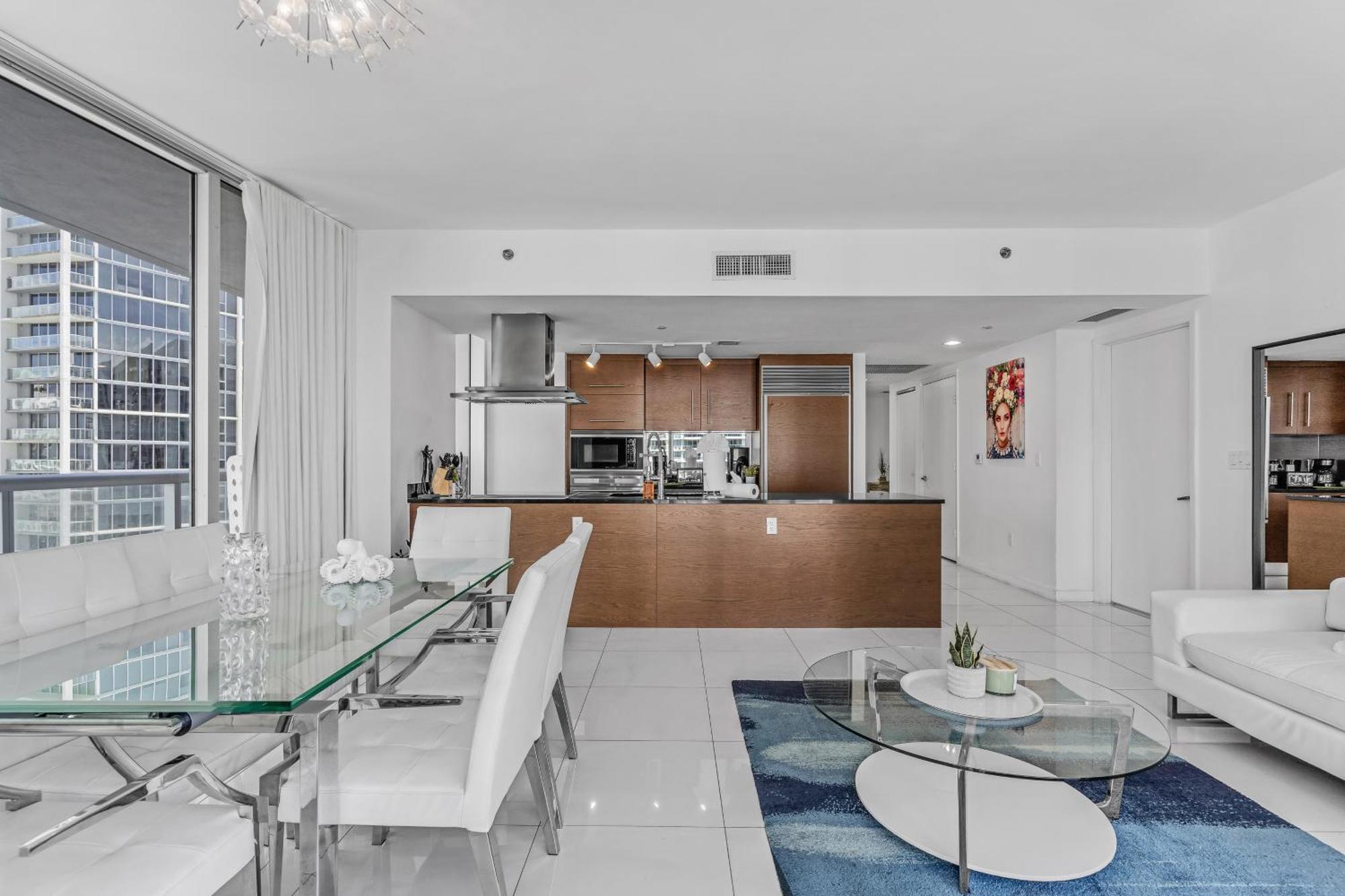 Luxurious Condo At Icon With Views Miami Bagian luar foto