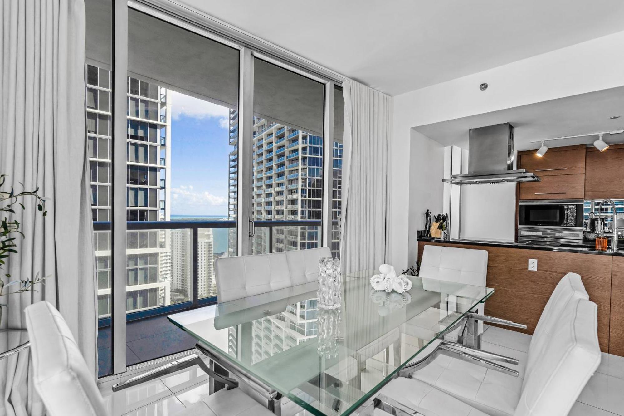 Luxurious Condo At Icon With Views Miami Bagian luar foto
