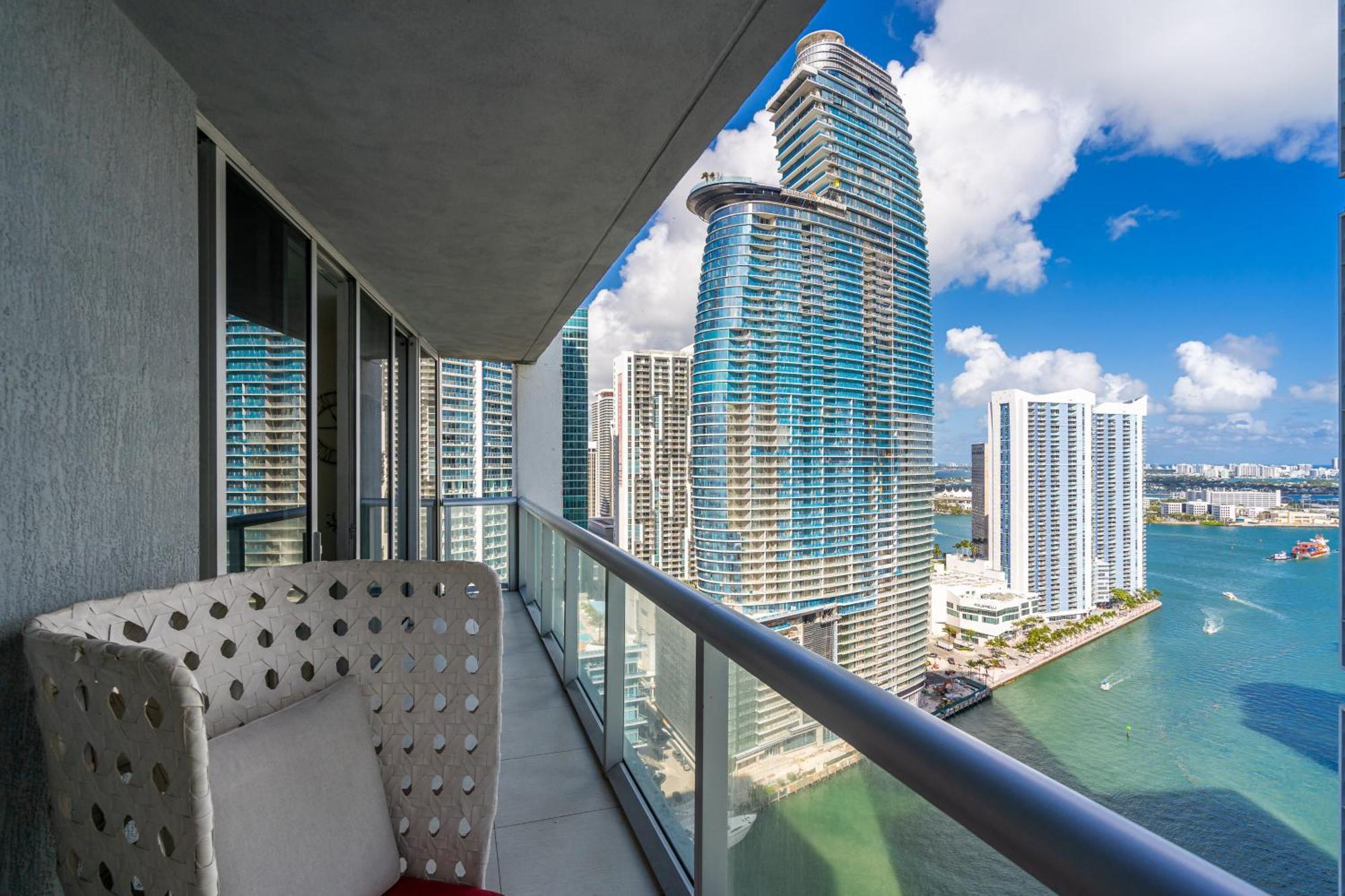 Luxurious Condo At Icon With Views Miami Bagian luar foto