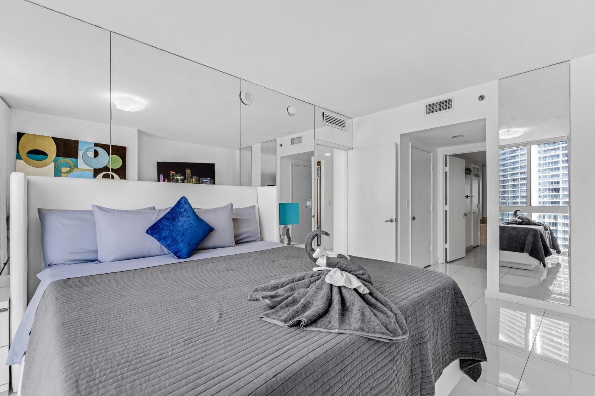 Luxurious Condo At Icon With Views Miami Bagian luar foto