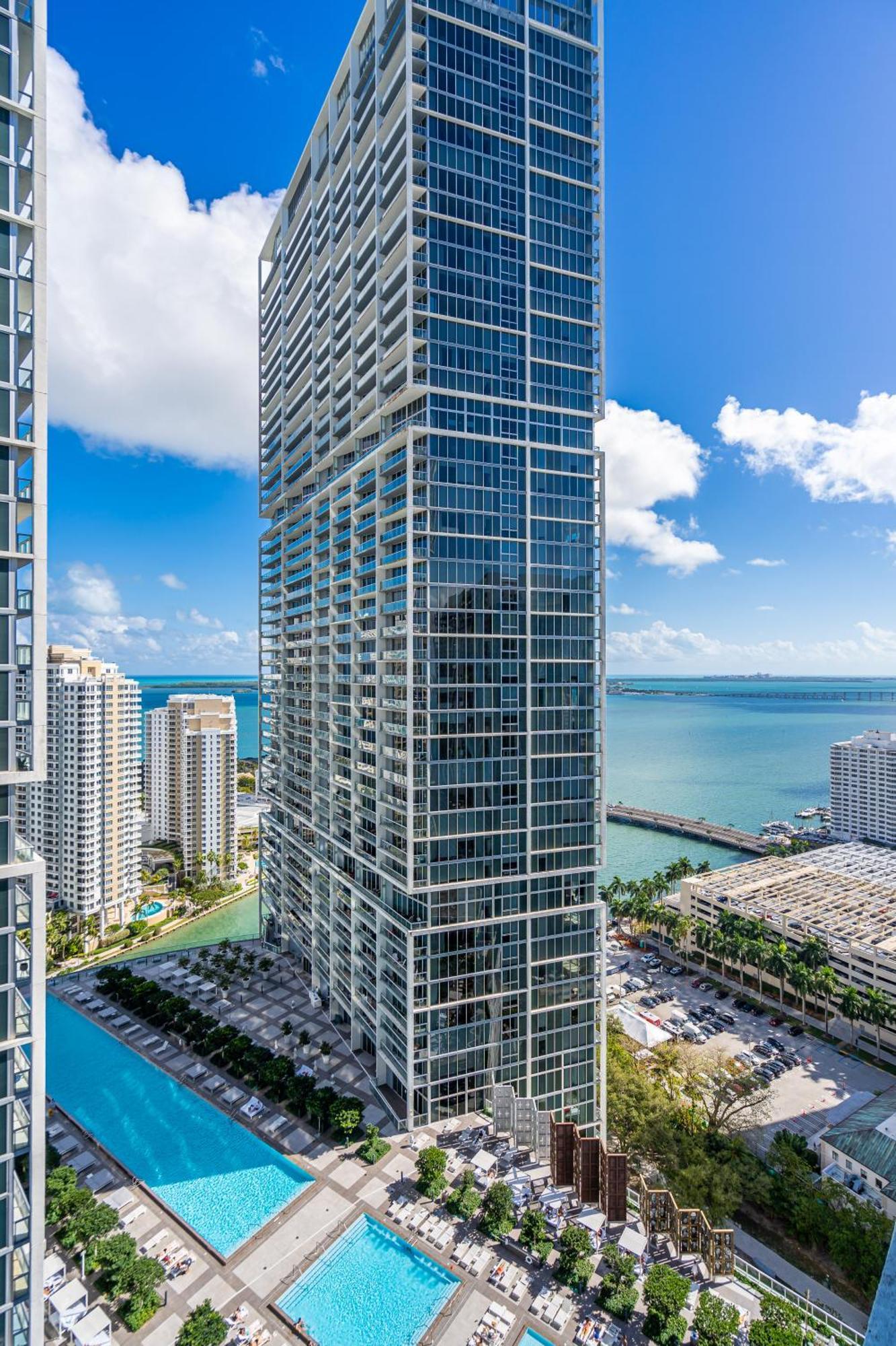 Luxurious Condo At Icon With Views Miami Bagian luar foto