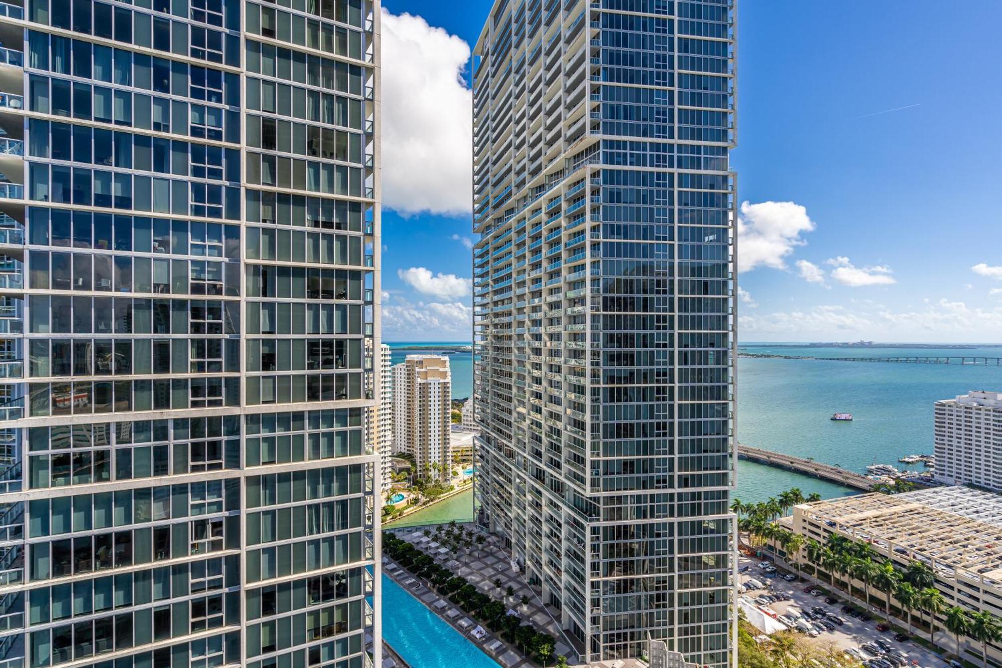 Luxurious Condo At Icon With Views Miami Bagian luar foto