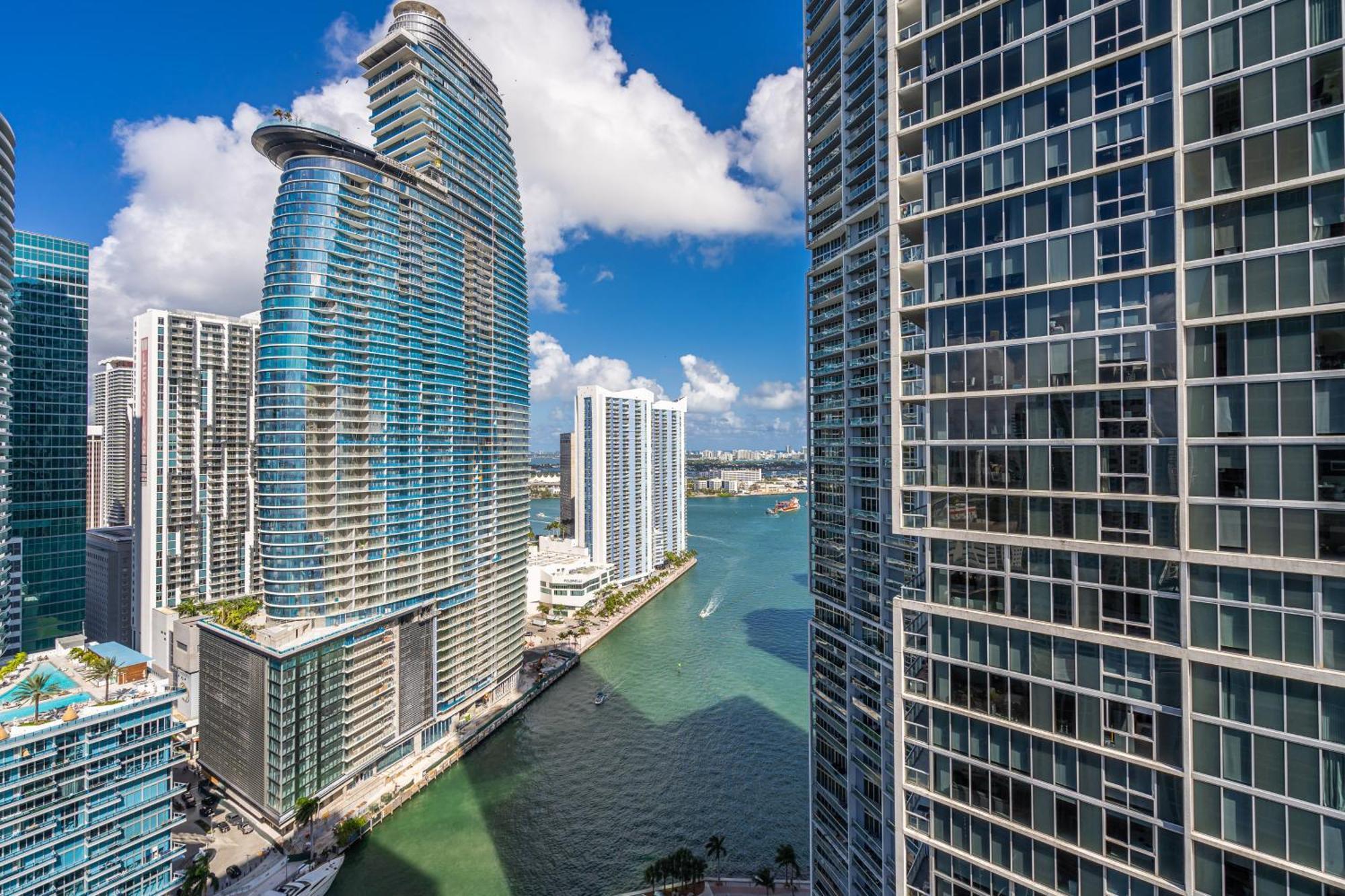 Luxurious Condo At Icon With Views Miami Bagian luar foto