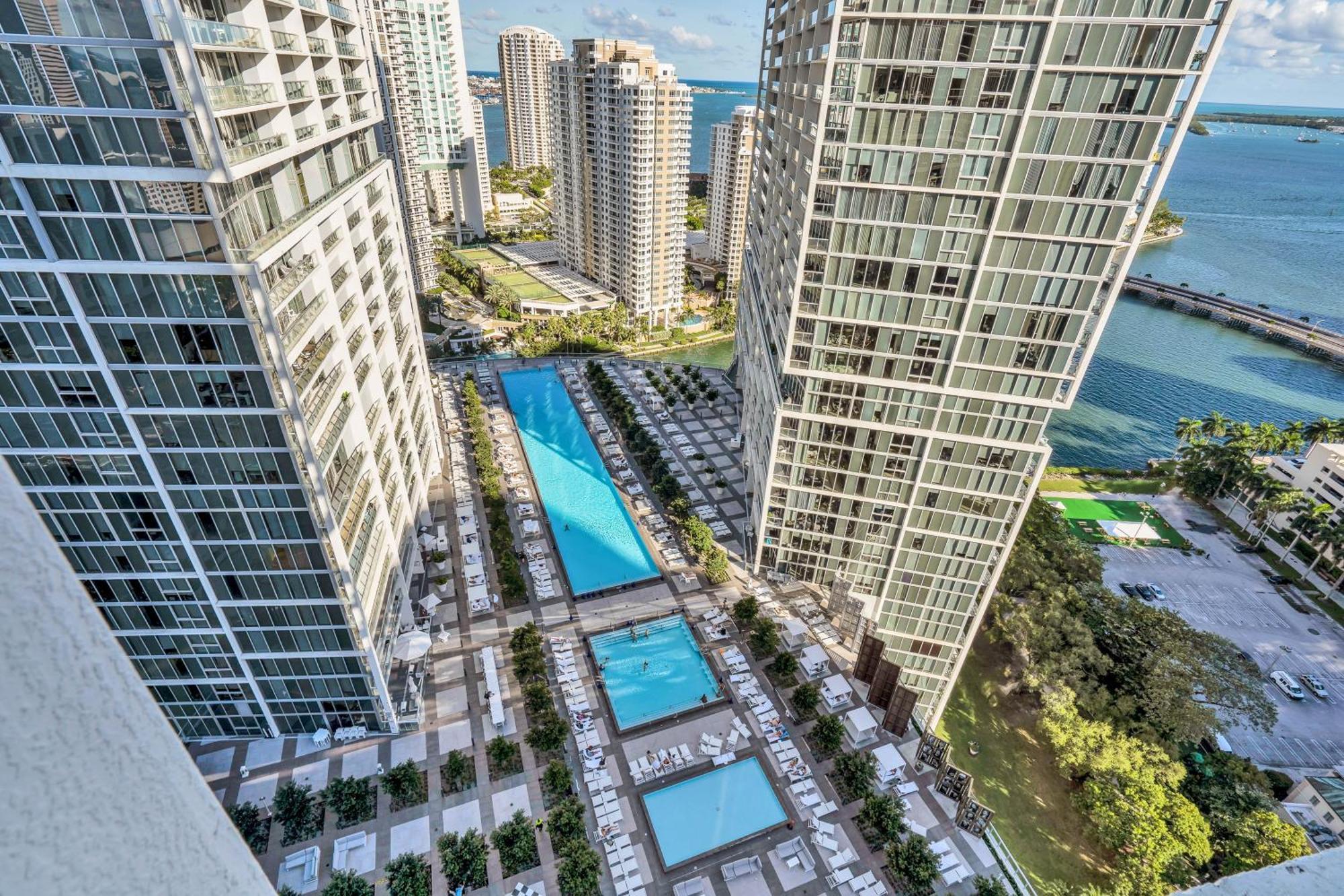 Luxurious Condo At Icon With Views Miami Bagian luar foto