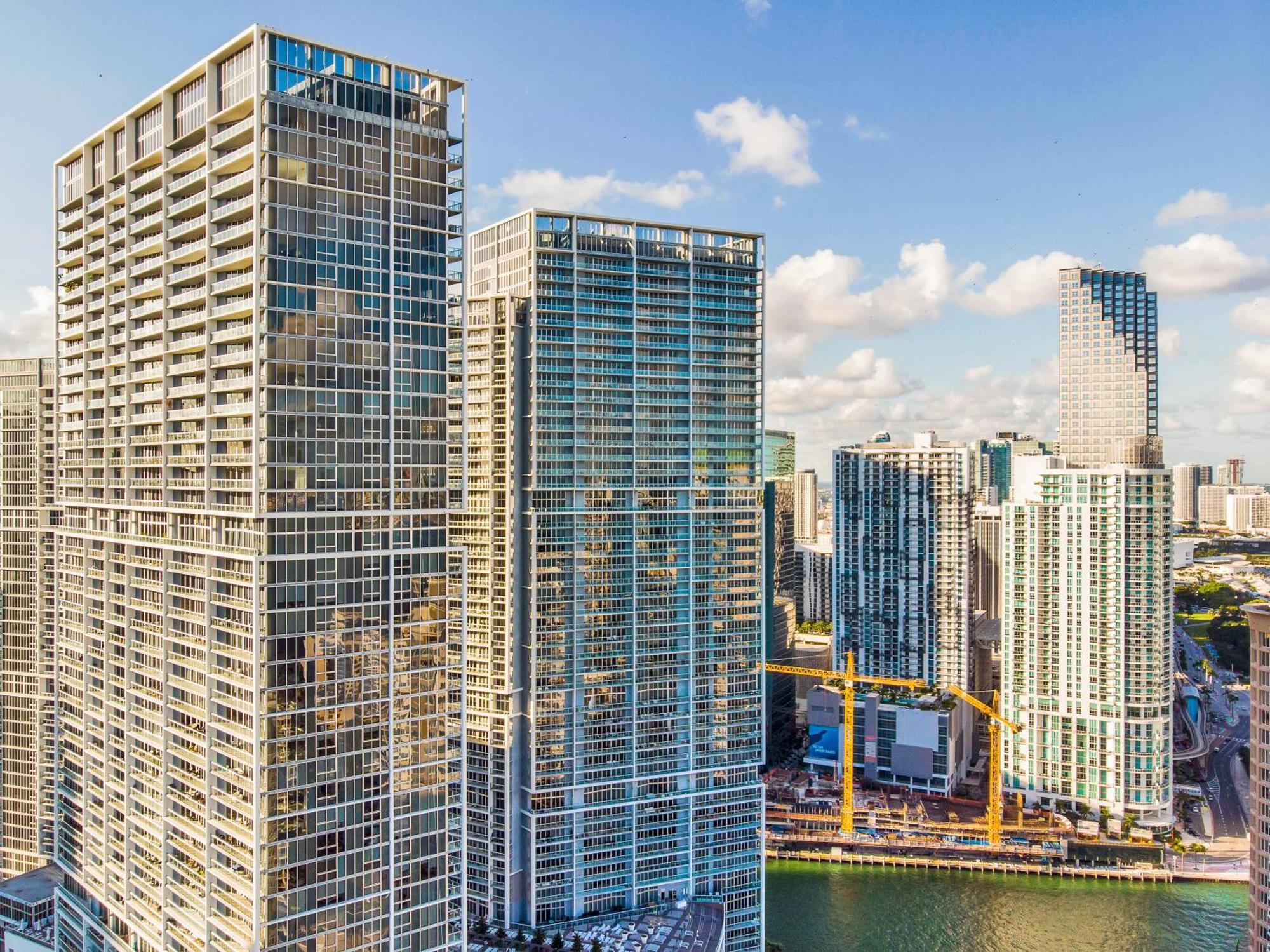 Luxurious Condo At Icon With Views Miami Bagian luar foto