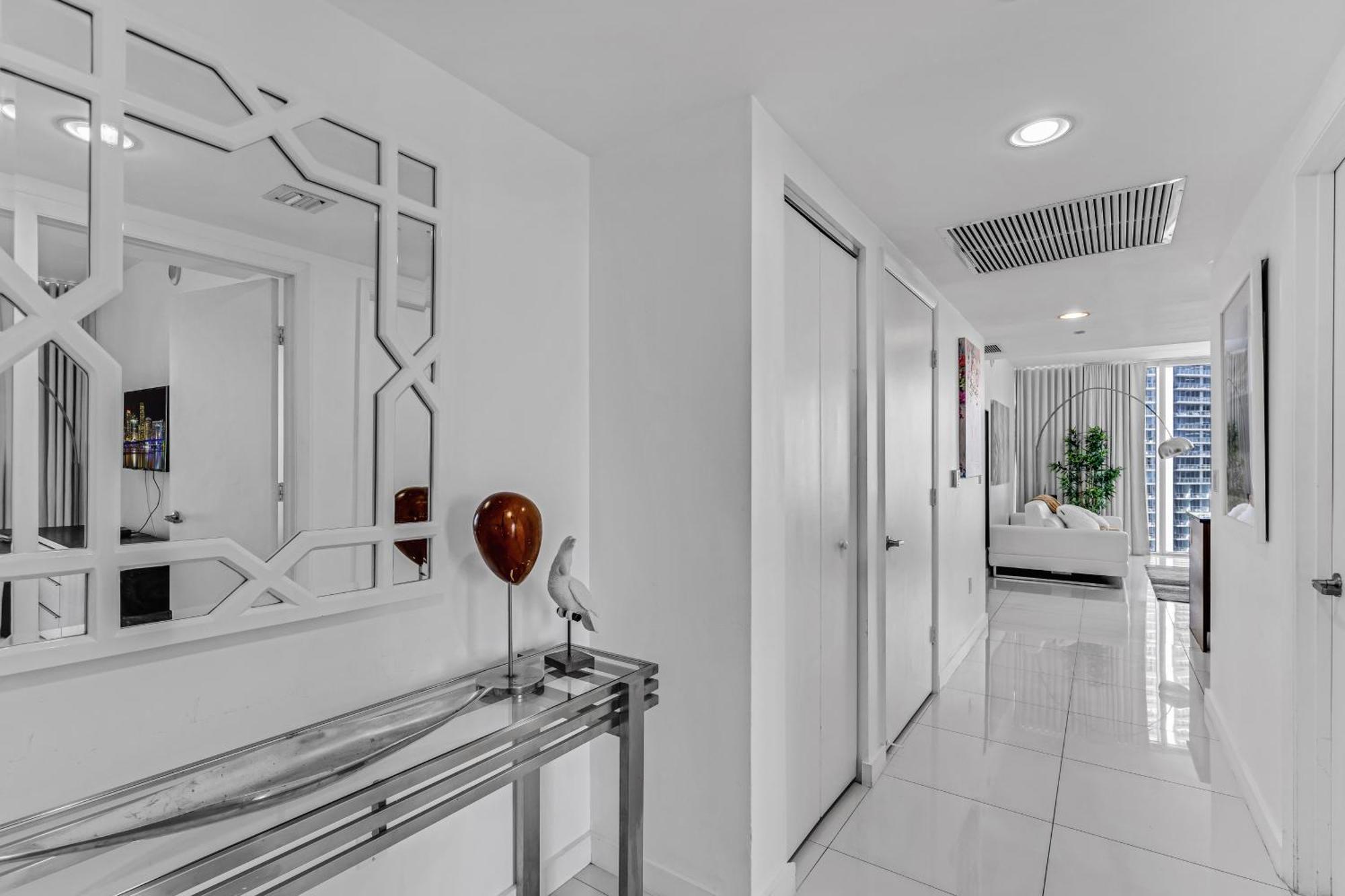 Luxurious Condo At Icon With Views Miami Bagian luar foto