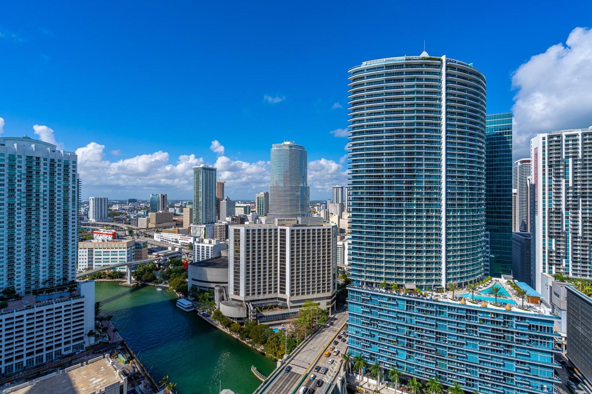 Luxurious Condo At Icon With Views Miami Bagian luar foto