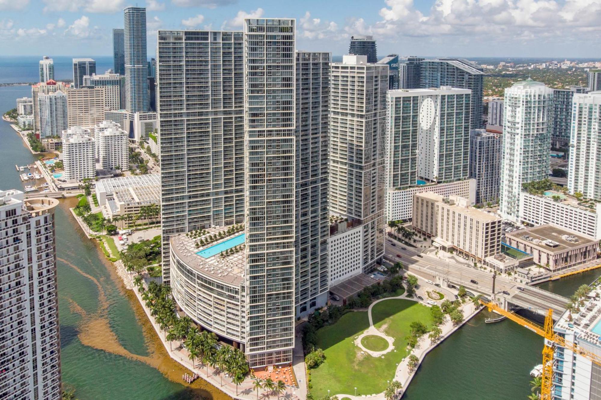 Luxurious Condo At Icon With Views Miami Bagian luar foto