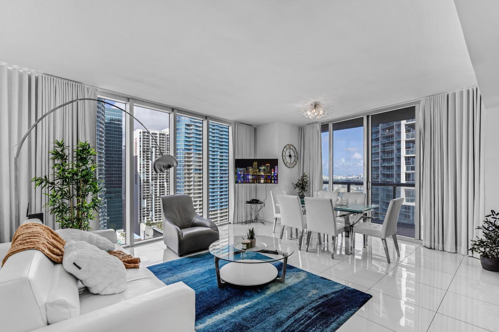 Luxurious Condo At Icon With Views Miami Bagian luar foto
