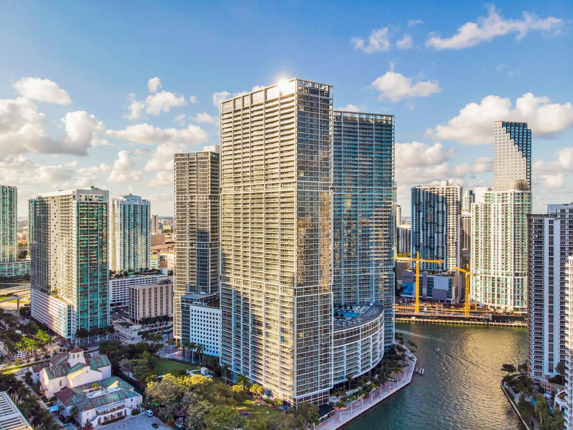 Luxurious Condo At Icon With Views Miami Bagian luar foto