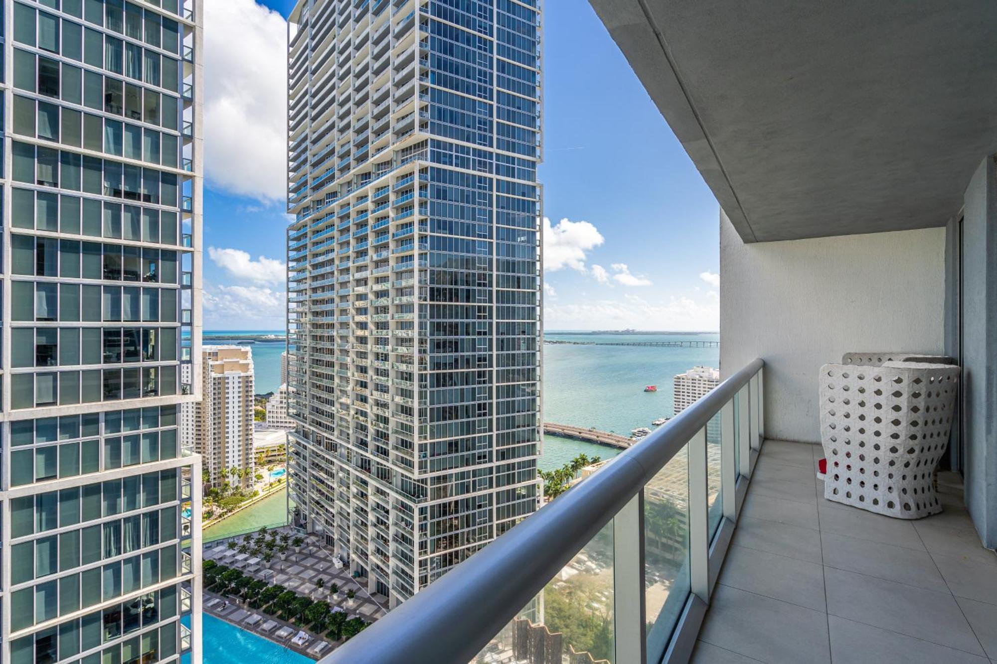Luxurious Condo At Icon With Views Miami Bagian luar foto