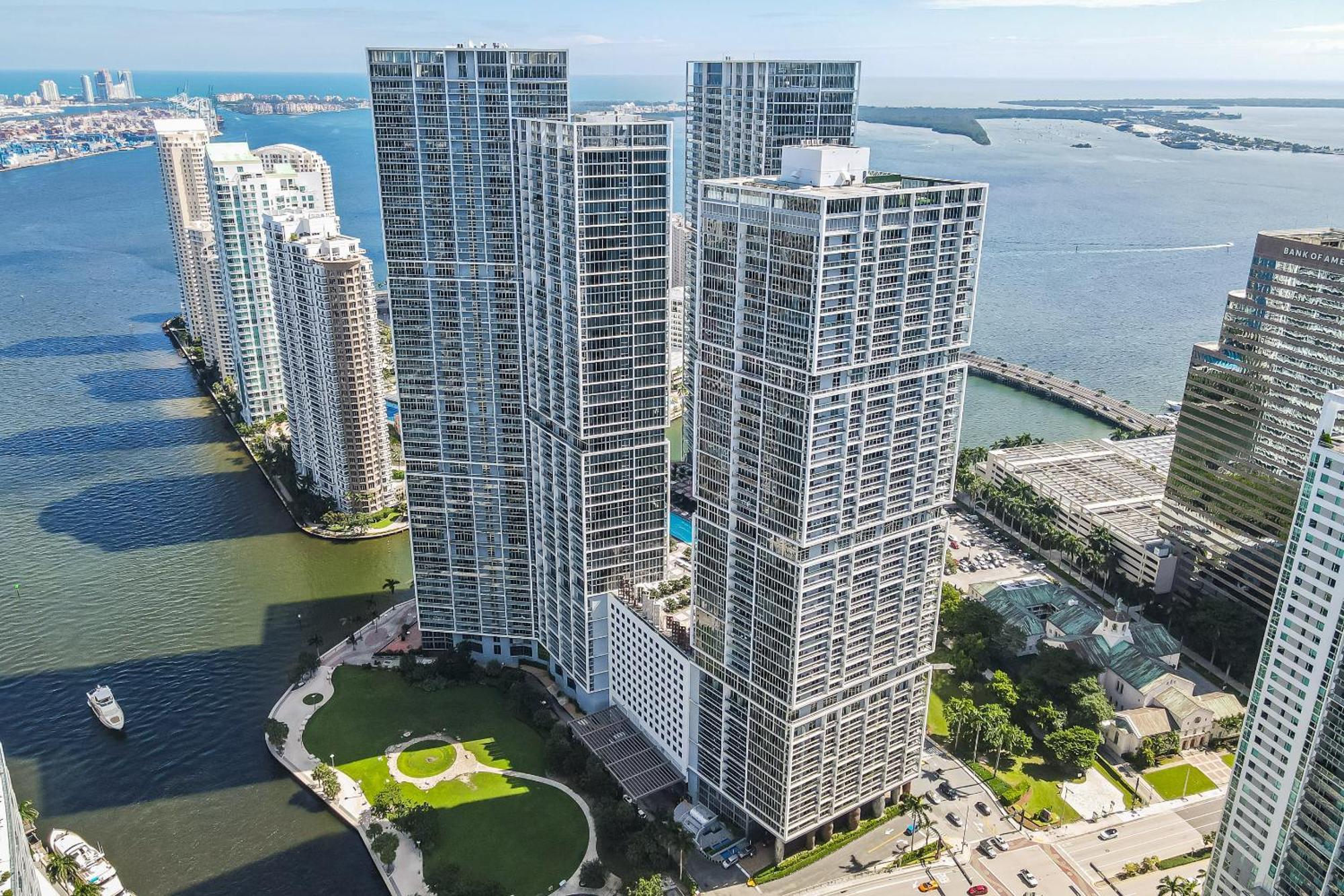 Luxurious Condo At Icon With Views Miami Bagian luar foto