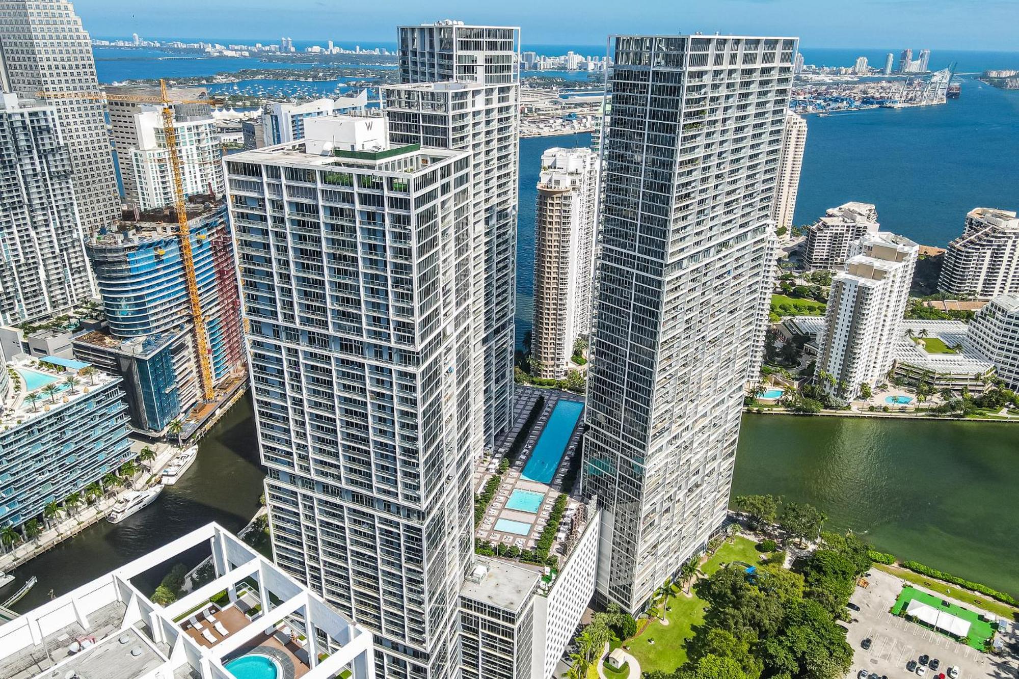 Luxurious Condo At Icon With Views Miami Bagian luar foto