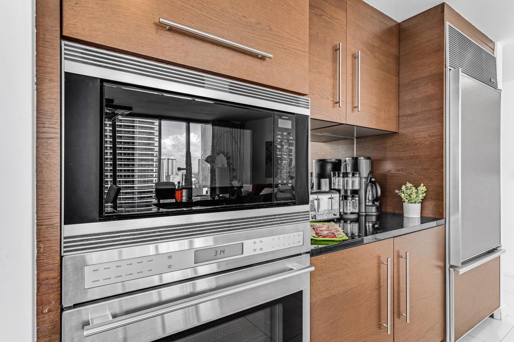 Luxurious Condo At Icon With Views Miami Bagian luar foto